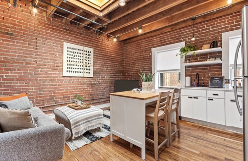Crossroads Arts District Condominio | Downtown 1BR Loft | Crossroads Arts District | Free Parking Spot