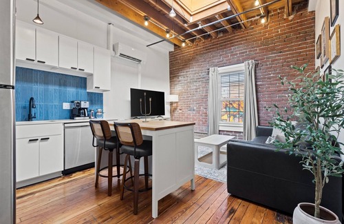 Crossroads Arts District Condominio | Downtown 1BR Loft | Crossroads Arts District | Free Parking Spot