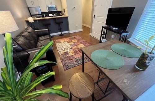 Roanoke Apartamento | Luxe 1st Floor Apt: Walk to Breweries, Town, Food