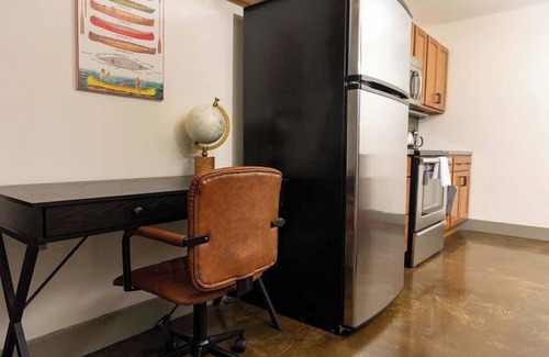 Roanoke Apartamento | Luxury 2 bedroom apt with exposed brick downtown