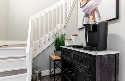 Old East Dallas Casa | Downtown 4 Bed with Pool and Spa! Near It All!