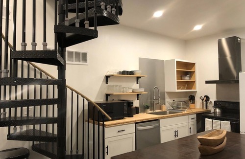 Westside North Casa | DOWNTOWN, 5 STARs, 65" TV, 4 BR / 3 baths EN-suite, UPDATED, walkable, BOOK NOW