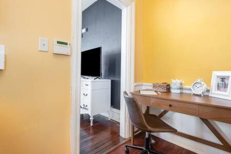 Michigan City Casa | Downtown 5Bed Walking Distance to Beach Sleeps 16