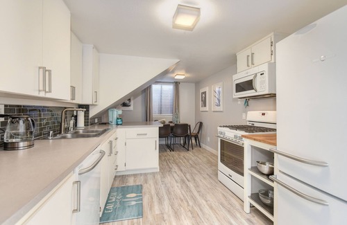 Central Sacramento Casa | Downtown ALHAMBRA HOUSE Camine hasta ALL J Street y Midtown Back Yard Grill Parking