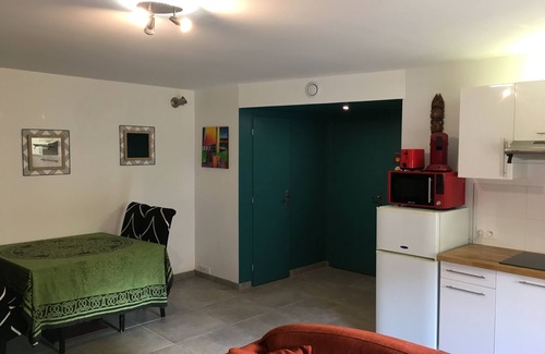 Tain-l'Hermitage Apartamento | Downtown apartment on quiet street near the quays of the rhone