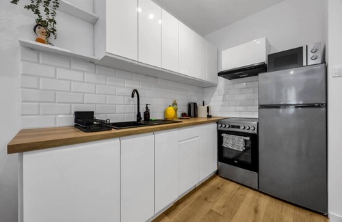 Muranow Apartamento | Downtown Apt - Trams & Bus Nearby - by Rentujemy