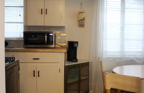 Westfield Casa | Downtown ATX! Deep Eddy Bungalow #A
