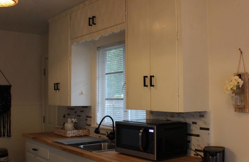 Westfield Casa | Downtown ATX! Deep Eddy Bungalow #A