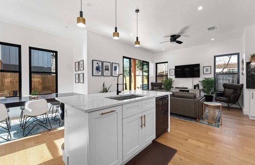 Govalle Casa | Downtown ATX - Dual-Home Retreat with 2 Pools