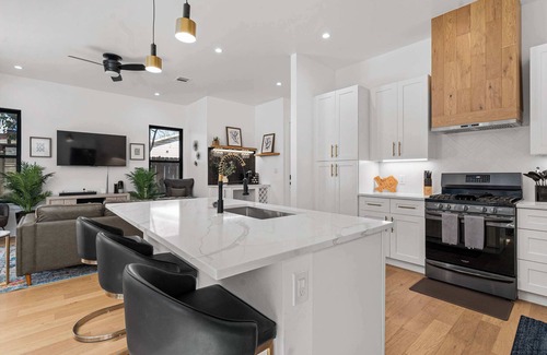 Govalle Casa | Downtown ATX - Dual-Home Retreat with 2 Pools