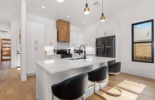 Govalle Casa | Downtown ATX - Dual-Home Retreat with 2 Pools