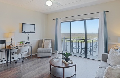 Downtown Wilmington Condominio | Downtown - Balcony overlooks river - Free parking