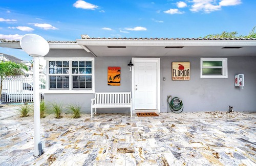 Coral Ridge Apartamento | Downtown Beach Studio Unit! Walk To Beach+Shops!