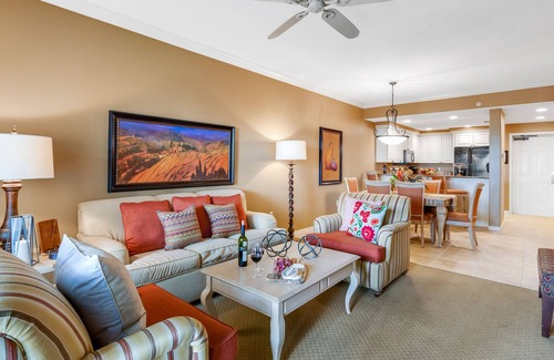Redevelopment Area Condominio | Downtown Bellasera Resort Condo with On-Site Restaurant, Pool & Private Patio