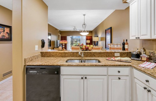 Redevelopment Area Condominio | Downtown Bellasera Resort Condo with On-Site Restaurant, Pool & Private Patio