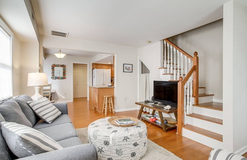 Berlin Condominio | Downtown Berlin Condo ~ 10 Mi to Ocean City Beach!