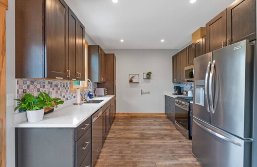 Black Mountain Casa | Downtown Black MTN loft w HotTub