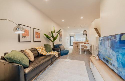 Christchurch City Centre Casa | Downtown Bliss - 4-BR Retreat Amidst the Cityscape