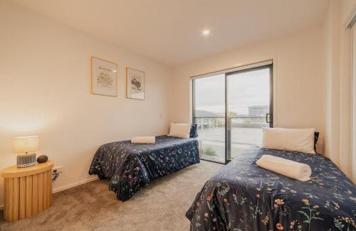 Christchurch City Centre Casa | Downtown Bliss - 4-BR Retreat Amidst the Cityscape