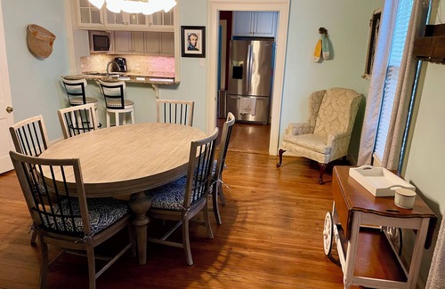 New Bern Casa | Downtown Blue Manor 1