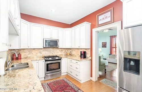 New Bern Casa | Downtown Blue Manor 1