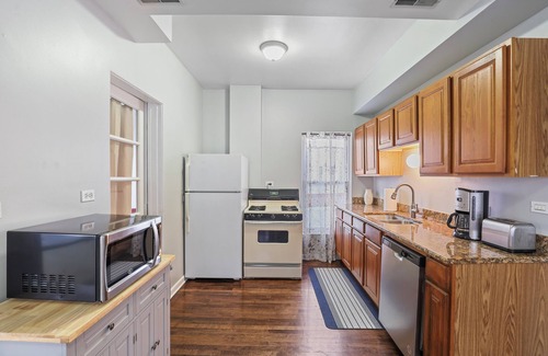 Brookfield Apartamento | Downtown Brookfield Haven