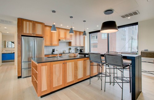 North Downtown Condominio | Water Street Condo | Retiro moderno en el centro