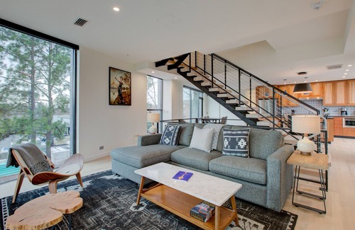 North Downtown Condominio | Water Street Condo | Retiro moderno en el centro