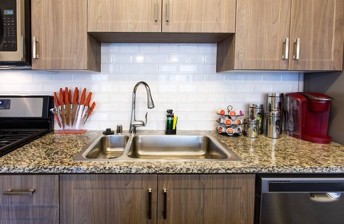 Camarillo Apartamento | Downtown Camarillo*3 Resort like Pools*3 Fitness Ctrs*EVChargers*Gated*SelfChkIn