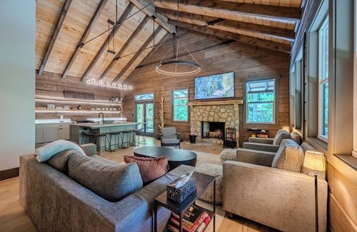 Cashiers Cabaña | DOWNTOWN CASHIERS COZY CABIN EASY WALK TO TOWN
