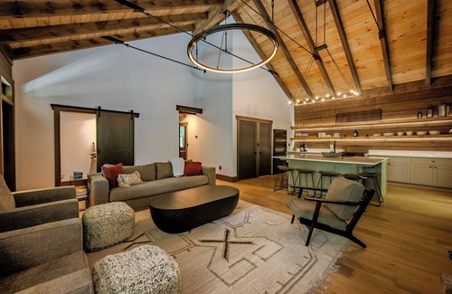 Cashiers Cabaña | DOWNTOWN CASHIERS COZY CABIN EASY WALK TO TOWN