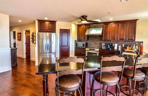 Cayucos Casa | Downtown Cayucos Luxury Suite with Rooftop Deck Across from the Beach