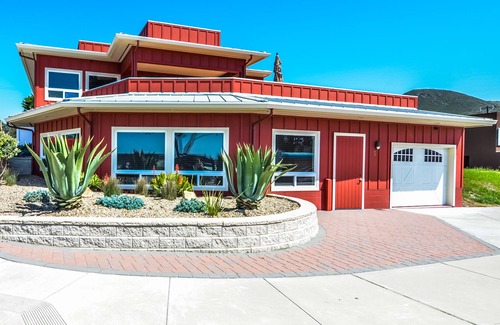 Cayucos Casa | Downtown Cayucos Luxury Suite with Rooftop Deck Across from the Beach
