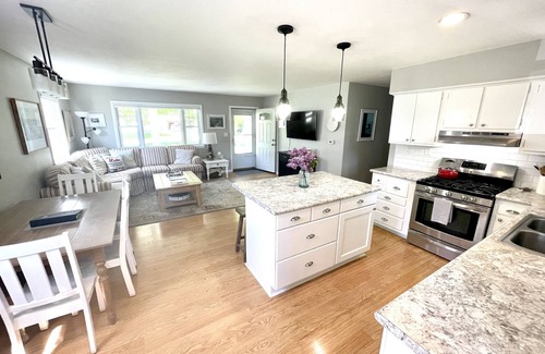Charlevoix Casa | 13 y 14 de agosto; 25 a 30 de agosto + septiembre / octubre aperturas! DOWNTOWN Charlevoix HOME, 3Bd / 1bath