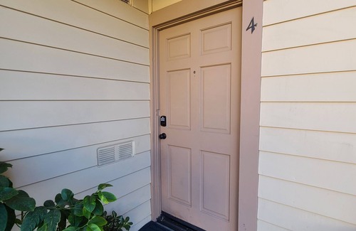 Oak Park Casa | Downtown charm 2 bedroom 2 townhouse