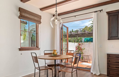 Upper East Casa | Downtown City Escape, close to beach, shops, food
