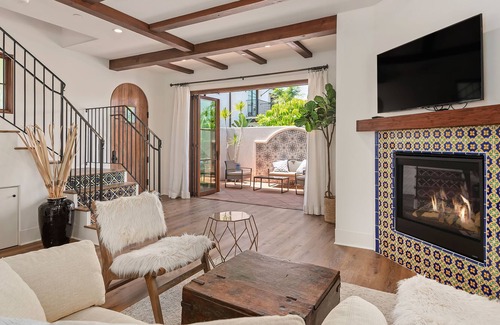 Upper East Casa | Downtown City Escape, close to beach, shops, food