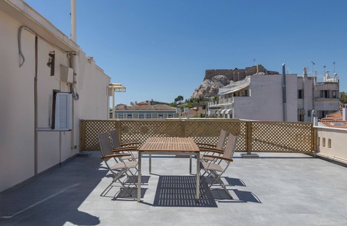 Plaka Apartamento | Downtown Cocoon with Roof Deck - Kidathineon small