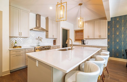 Eighth Avenue Casa | Downtown Deco| 2mi to Broadway| Grill & HotTub -A