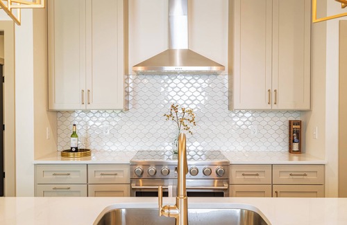 Eighth Avenue Casa | Downtown Deco| 2mi to Broadway| Grill & HotTub -A