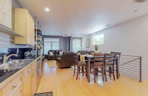 Spruce Park Casa | Downtown Deluxe Townhome, Near UNM