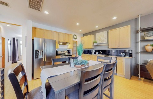 Spruce Park Casa | Downtown Deluxe Townhome, Near UNM