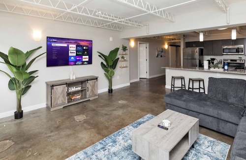 Downtown Des Moines Apartamento | Downtown Des Moines Gem: 2BR/2BA + Balcony & Grill
