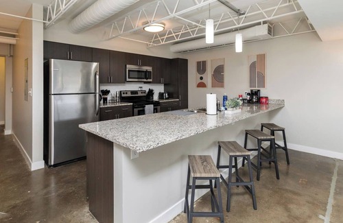 Downtown Des Moines Apartamento | Downtown Des Moines Gem: 2BR/2BA + Balcony & Grill