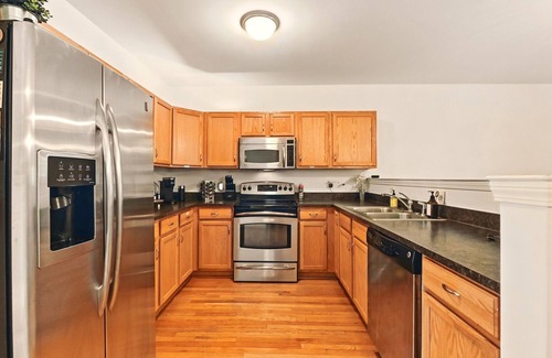 Midtown Condominio | Downtown Detroit Big Cheese Executive Retreat Walk to Stadiums, Concerts & Fox