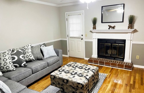 Columbia Casa | Downtown Family Home - Minutes to WB Stadium, Vista, 5 Points