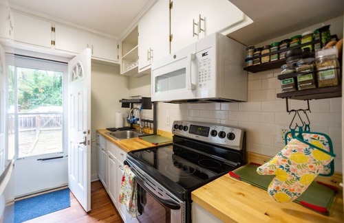Durham Casa | DownTown-Fenced-Medical-Work Stay Perfect-BlazingWifi-