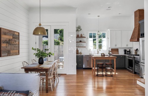Historic Downtown Franklin Casa | Downtown Franklin Farmhouse. Steps to Dining, Shops & Cafes