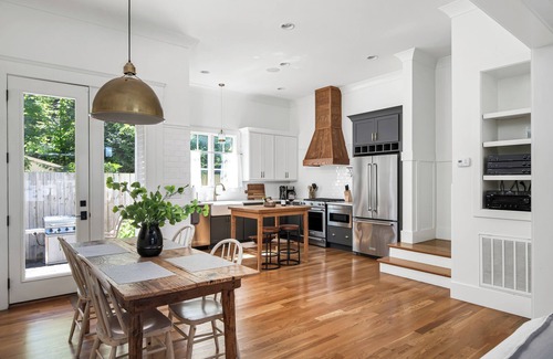Historic Downtown Franklin Casa | Downtown Franklin Farmhouse. Steps to Dining, Shops & Cafes