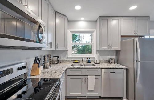 Apex Casa | Downtown Gem, 2 Kings, 1 Queen, Newly Renovated